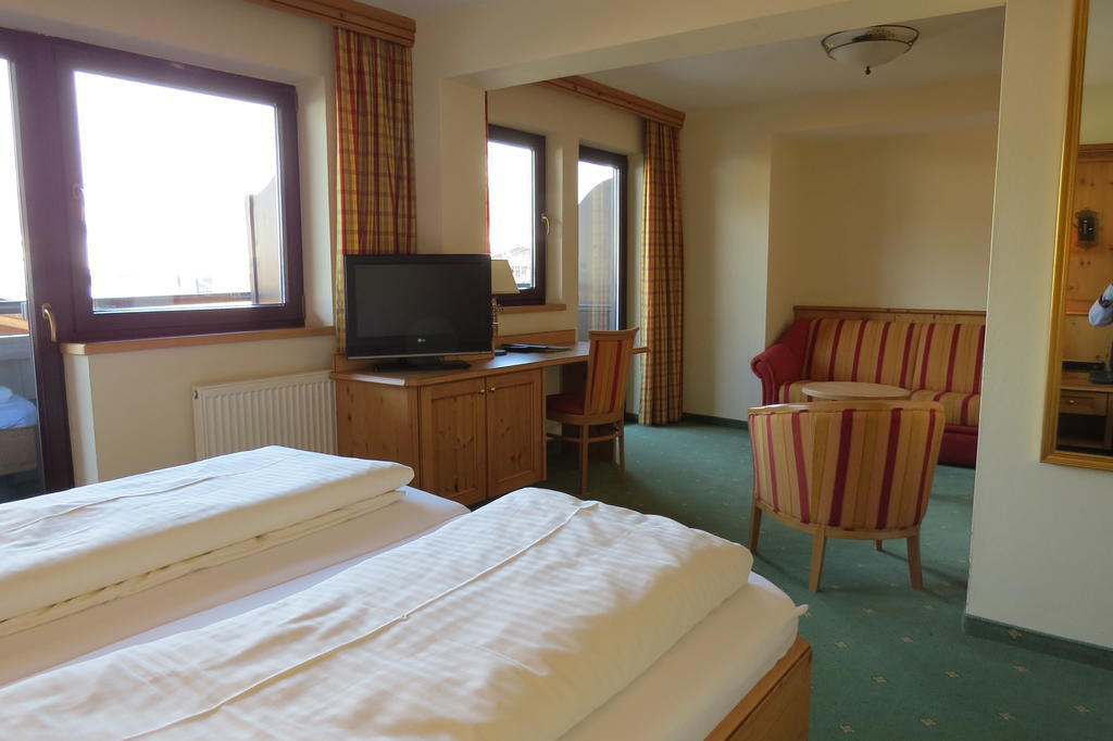 Hotel Roesslwirt Kirchberg in Tirol Room photo